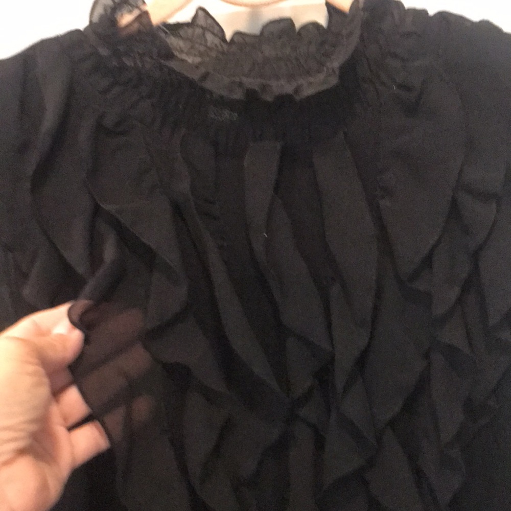 Tracy M detailed black top